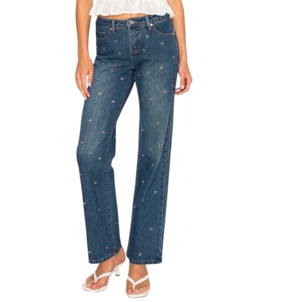Cali1850 All Over Grommet Low Rise Straight Jeans - Medium Wash size 7/28